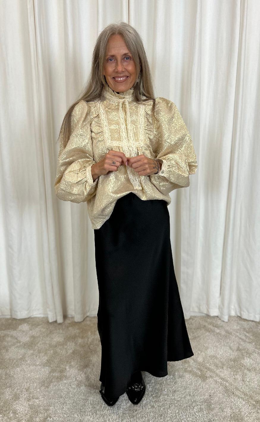Stories From The Atelier Bluse - Thinking - Gold