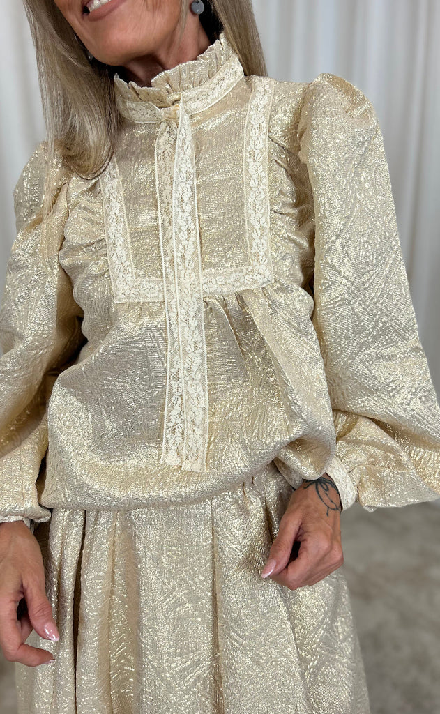 Stories From The Atelier Bluse - Thinking - Gold