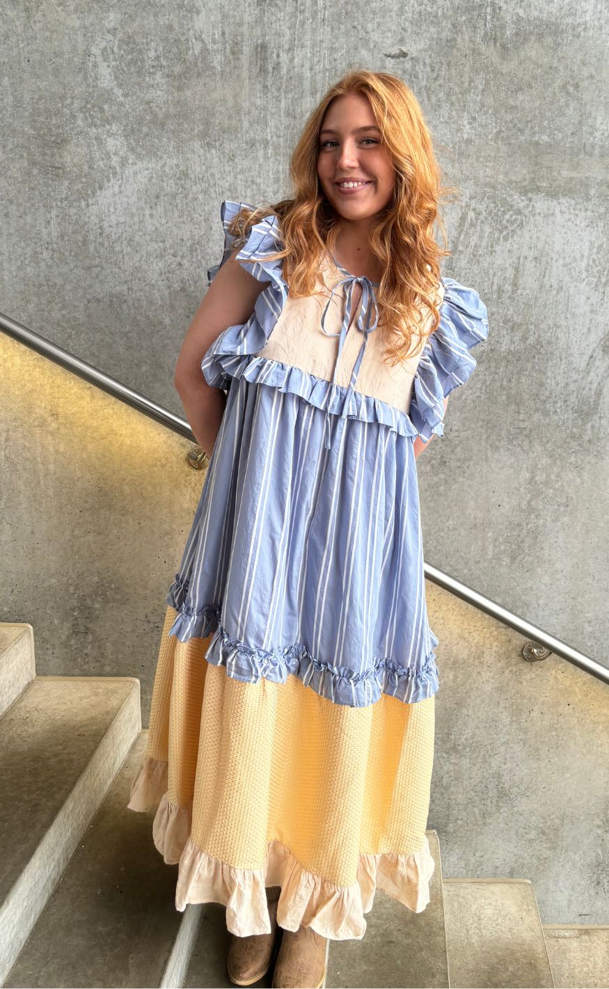 Stories From The Atelier Kjole - Heart Dance - Beige/Light Blue