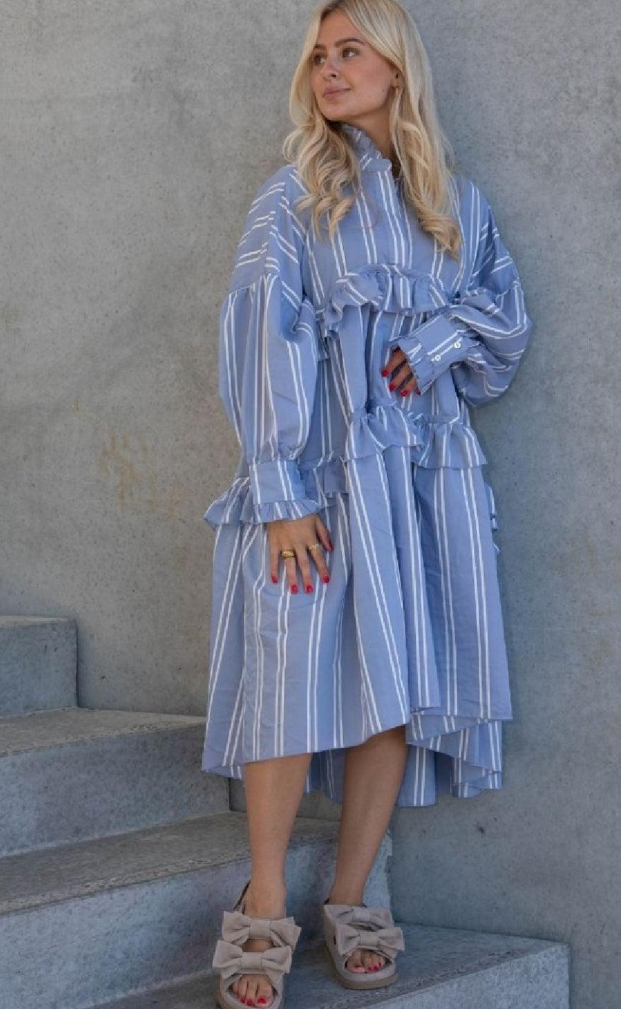 Stories From The Atelier Kjole - Star - Light Blue