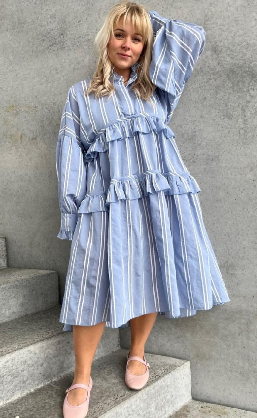 Stories From The Atelier Kjole - Star - Light Blue