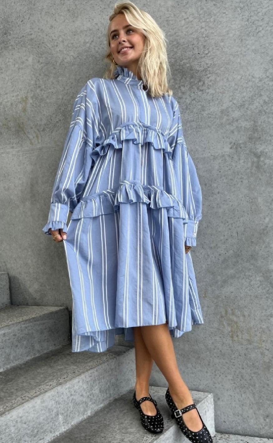 Stories From The Atelier Kjole - Star - Light Blue