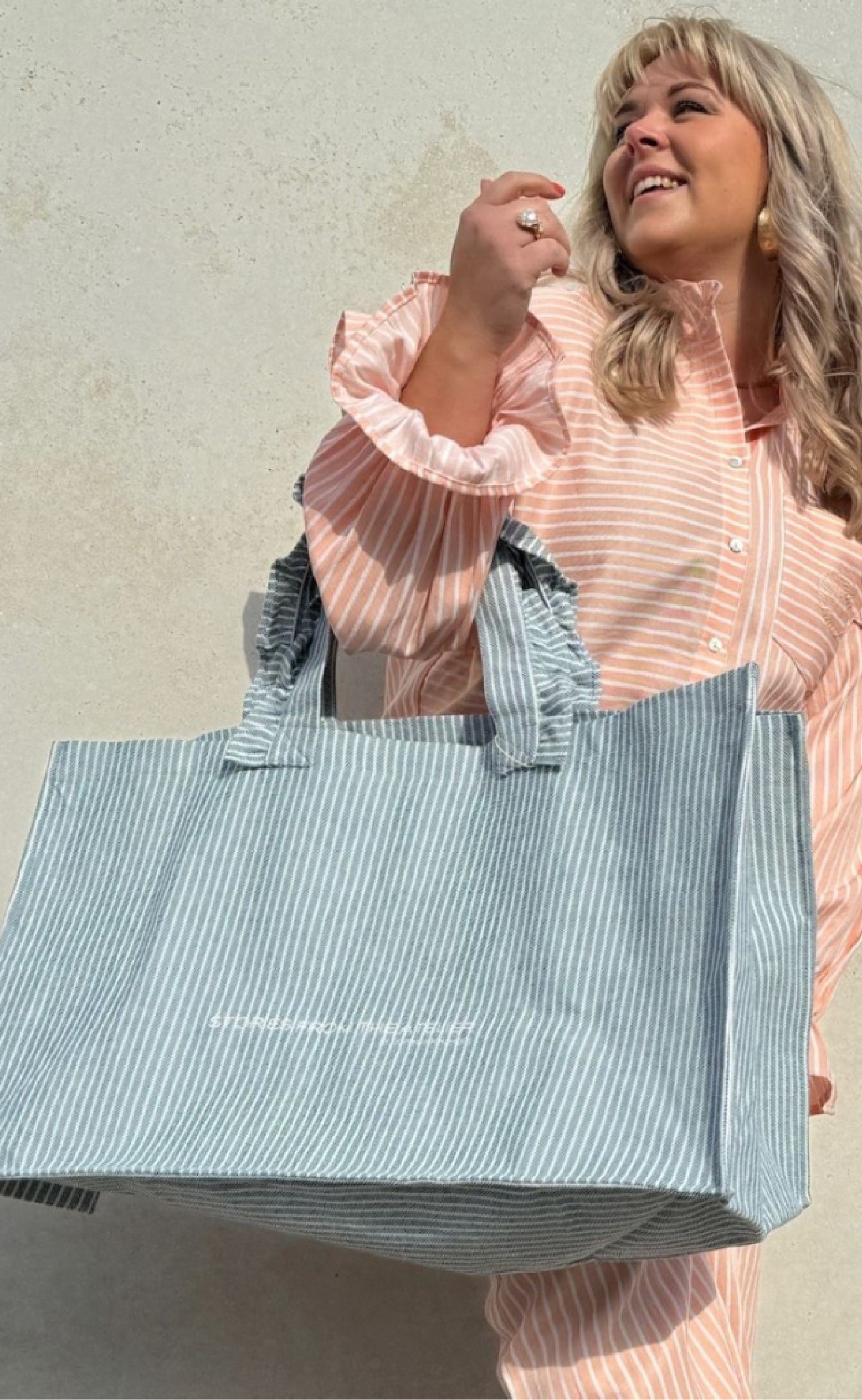 Stories From The Atelier Taske - Follow Your Dreams - Blue/White