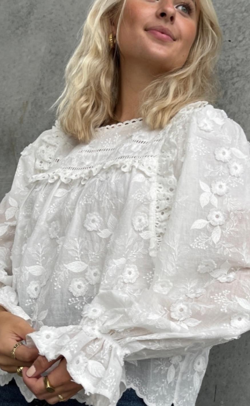 Stories From The Atelier Top - Your Heart - White
