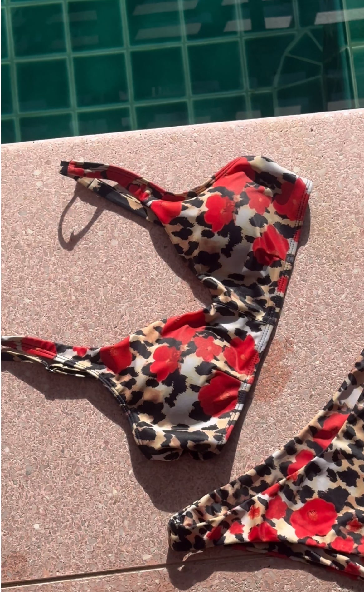 Unica Copenhagen Bikini Overdel / Top - Eda - Leo / Red Flowers