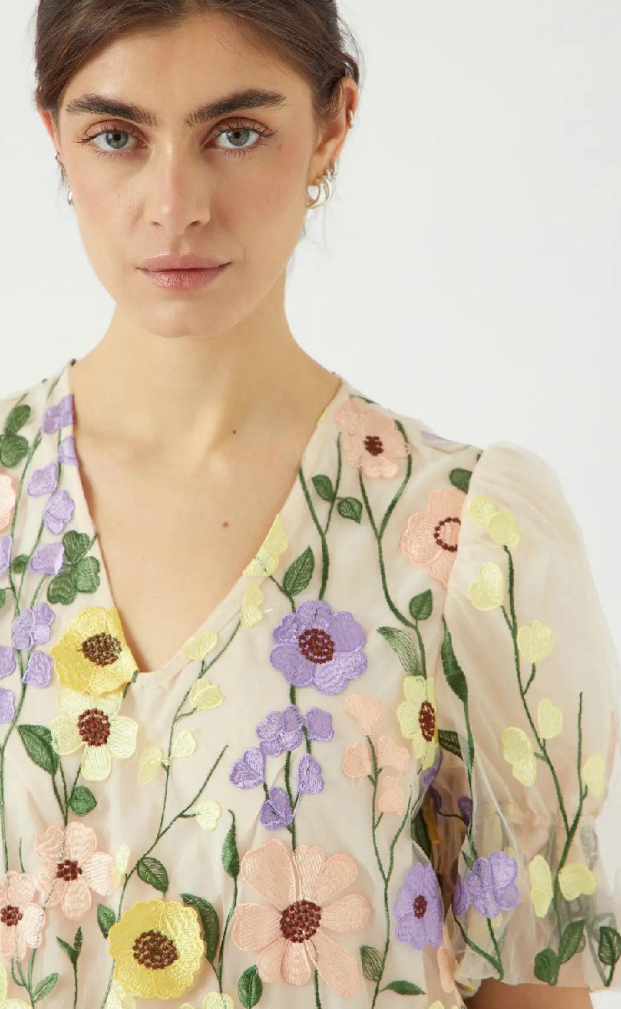 YAS Kjole - Flowering - Whisper White