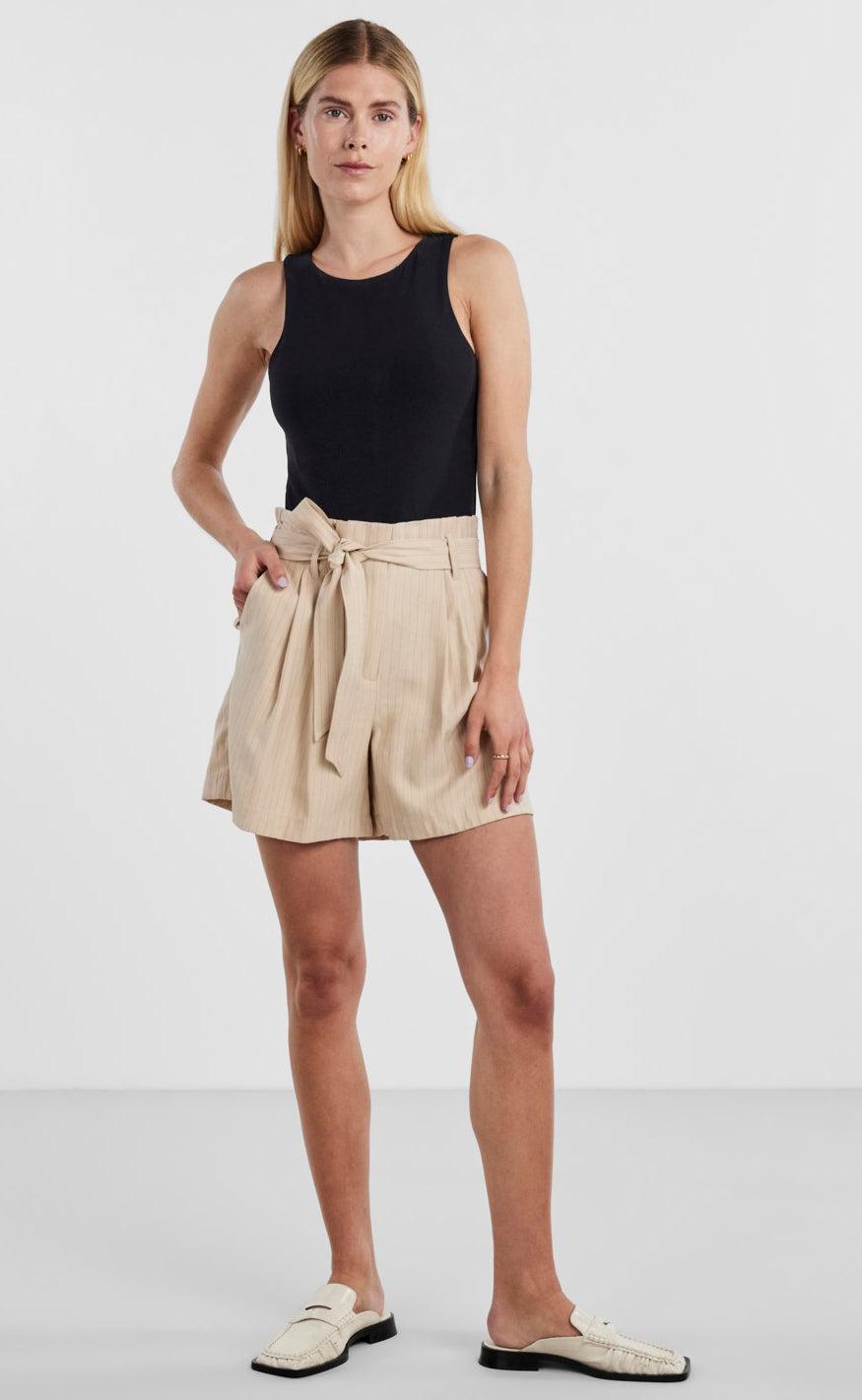 YAS Shorts - Pina - Cement