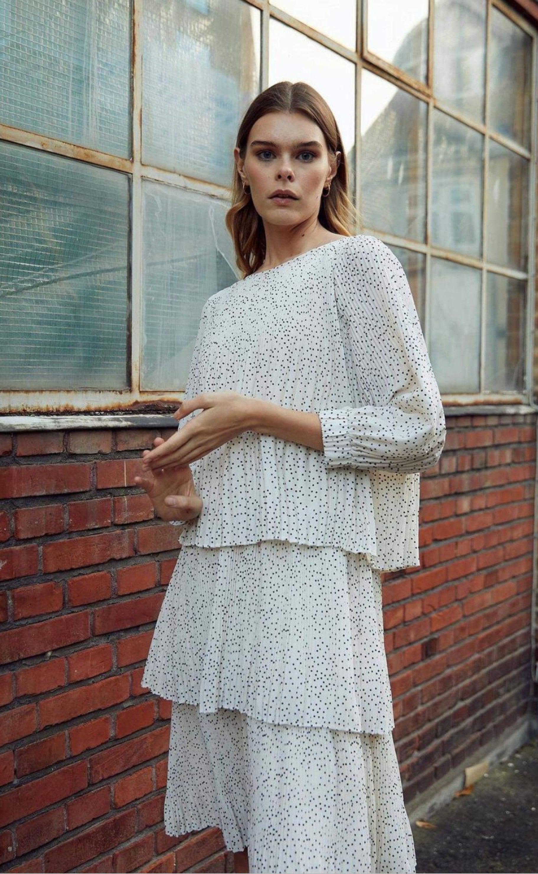 A-View Kjole - Ilja - White w. Black Dots