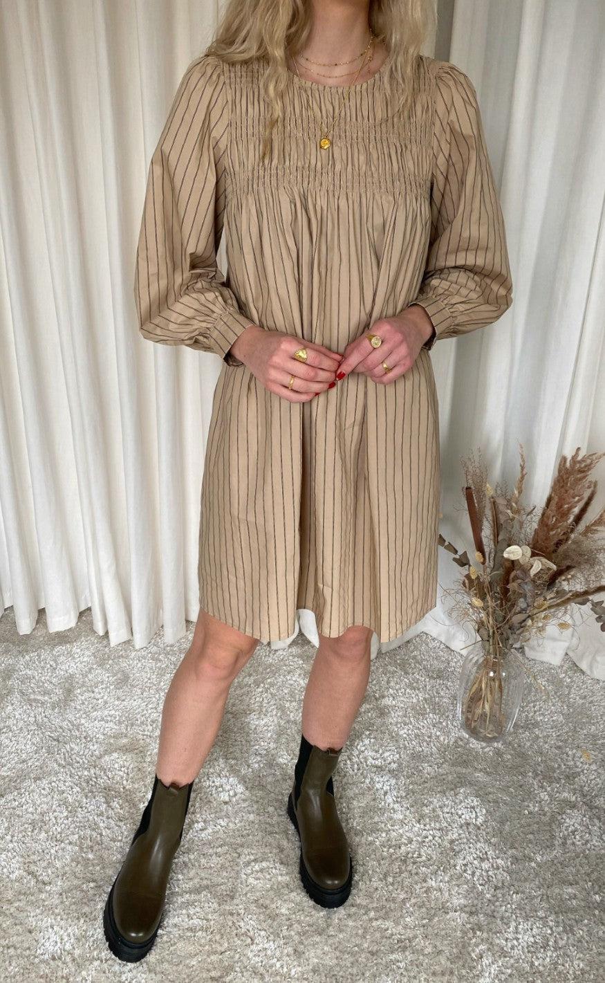 A-View Kjole - Oak Long - Sand