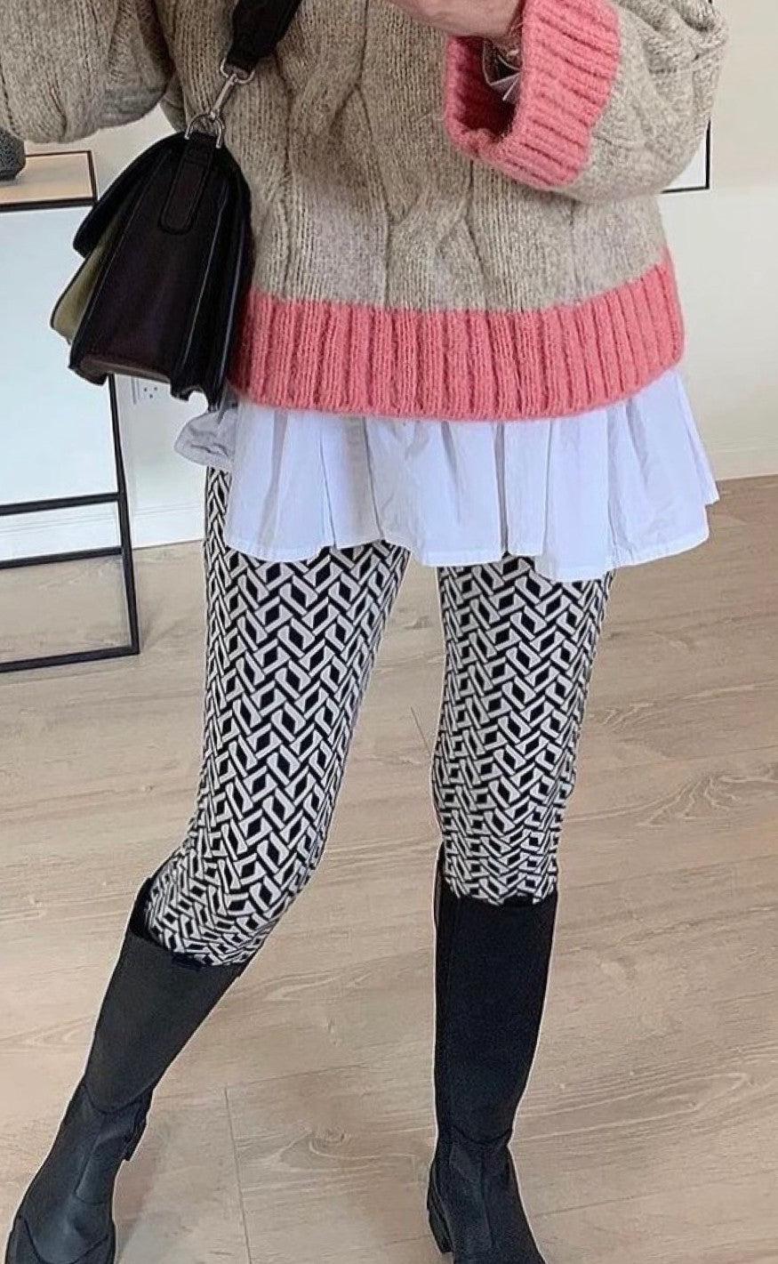 A-view Leggings - Scarlet - Black/White