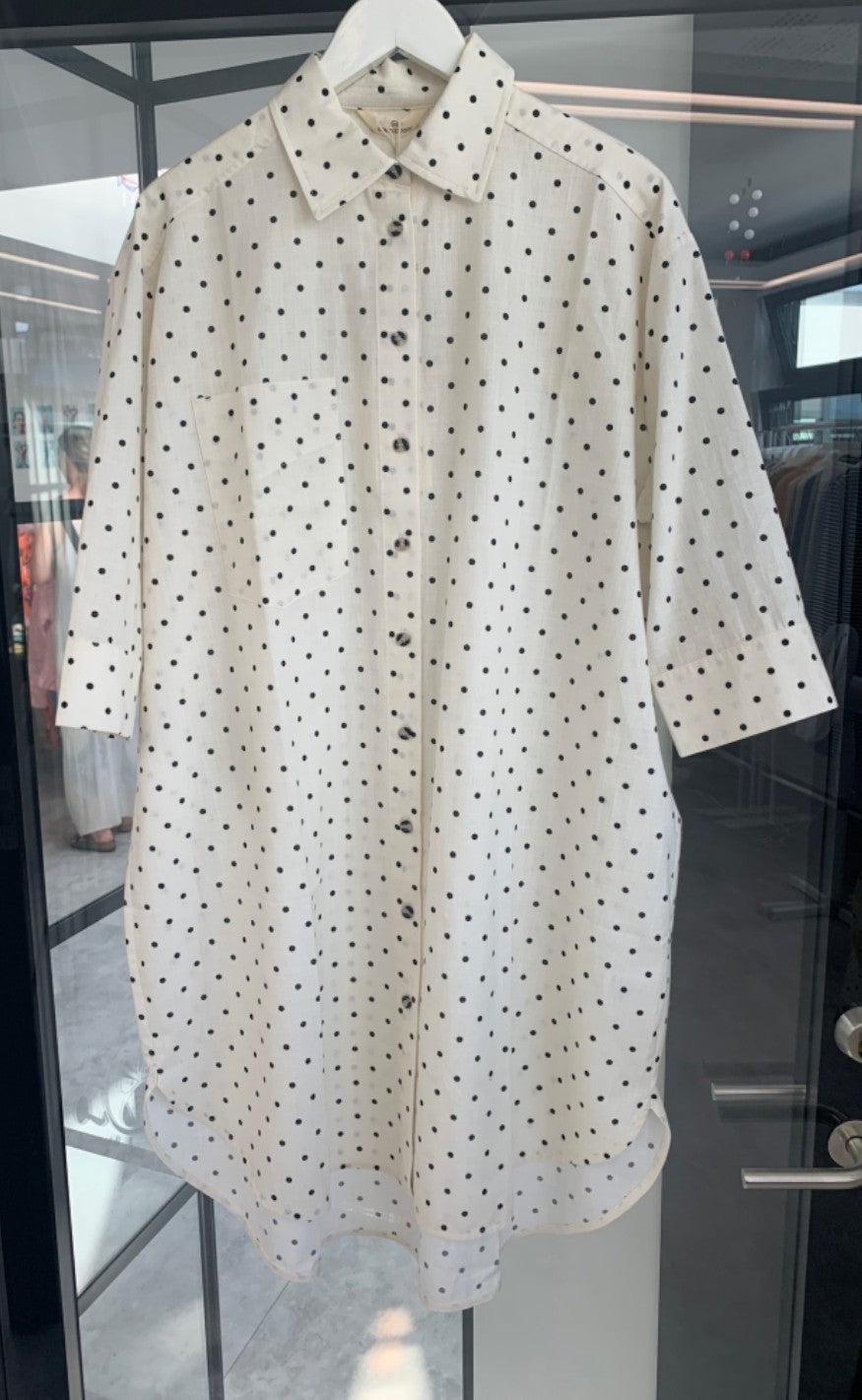 Basic Apparel Skjortekjole - Nora Dot - Off White/Black