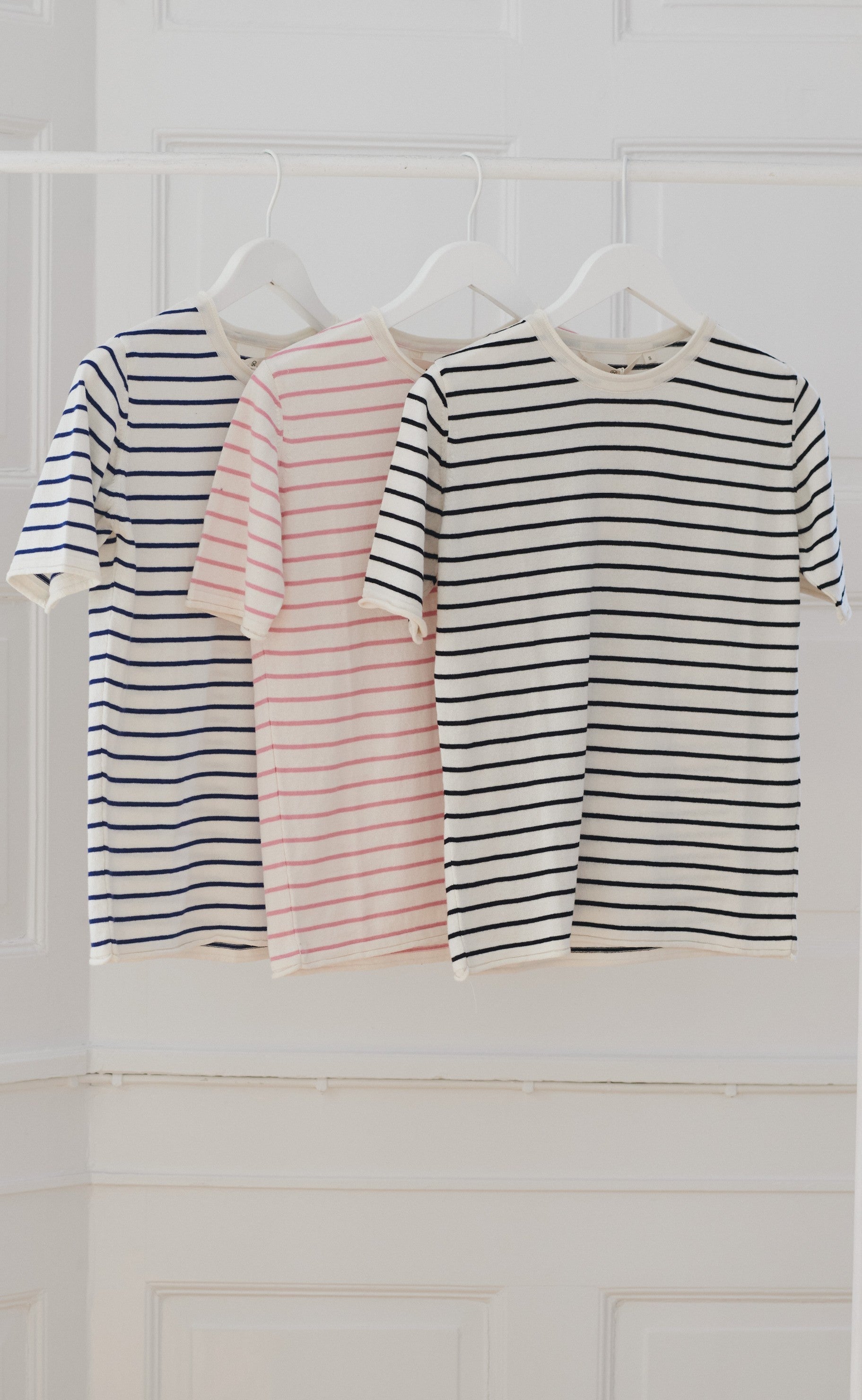 Basic Apparel T-shirt - Soya Stripe - Whisper White / Wild Rose