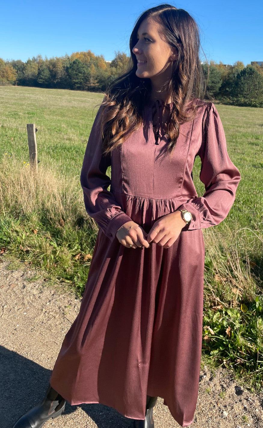 Black Colour Kjole - Laurine - Plum
