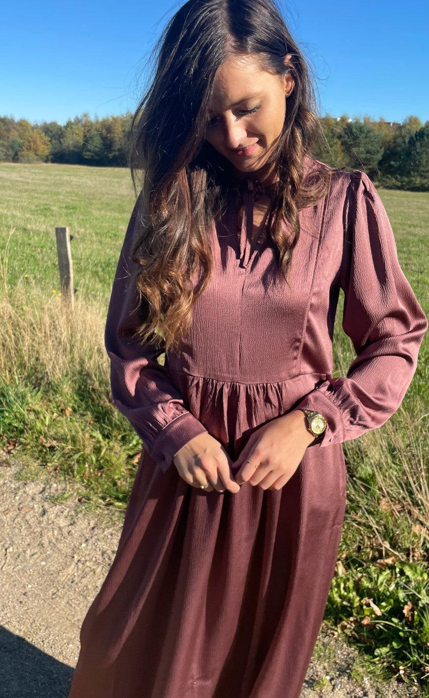 Black Colour Kjole - Laurine - Plum