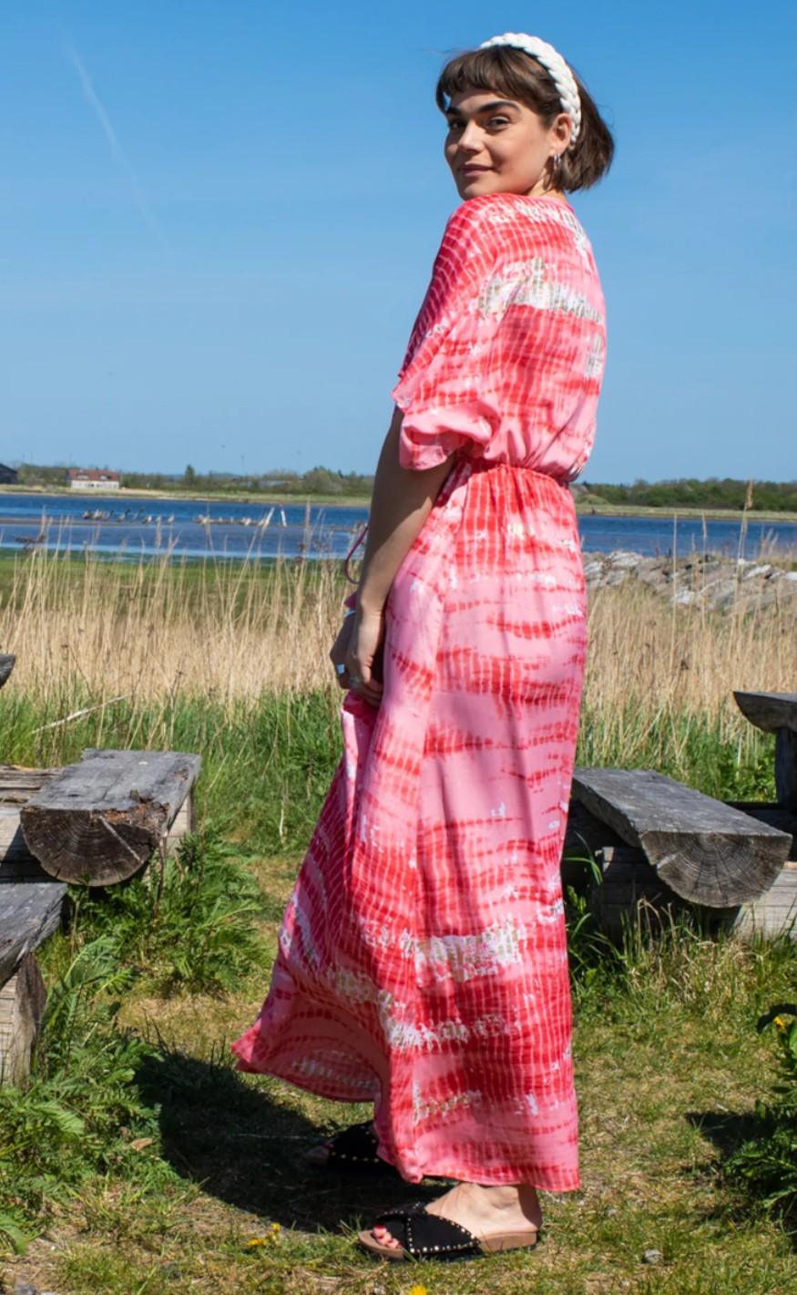 Black Colour Kjole - Luna Long V-Neck - Coral Gold Tie