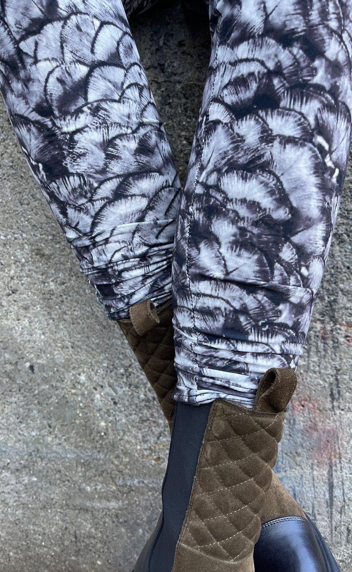Black Colour Leggings - Robyn Printed - Grey Fan