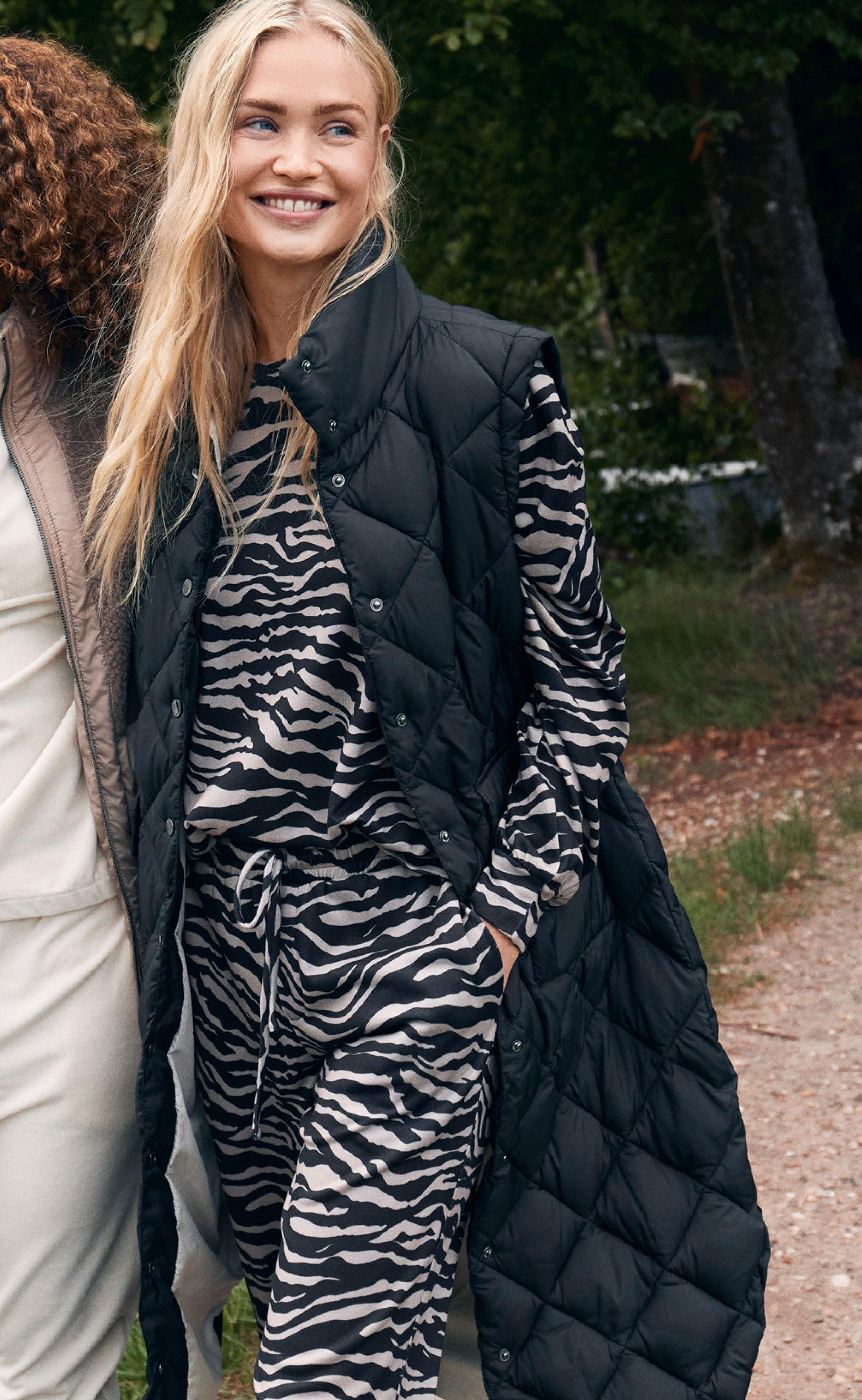 Freequent Vest - Olga Long - Black