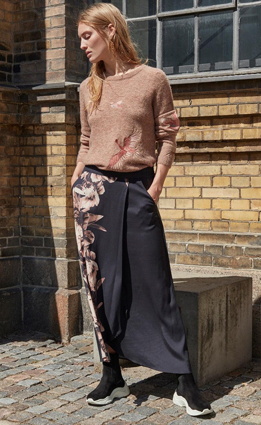 Gustav Knit - Austa Knit w. Embroidery - Tan