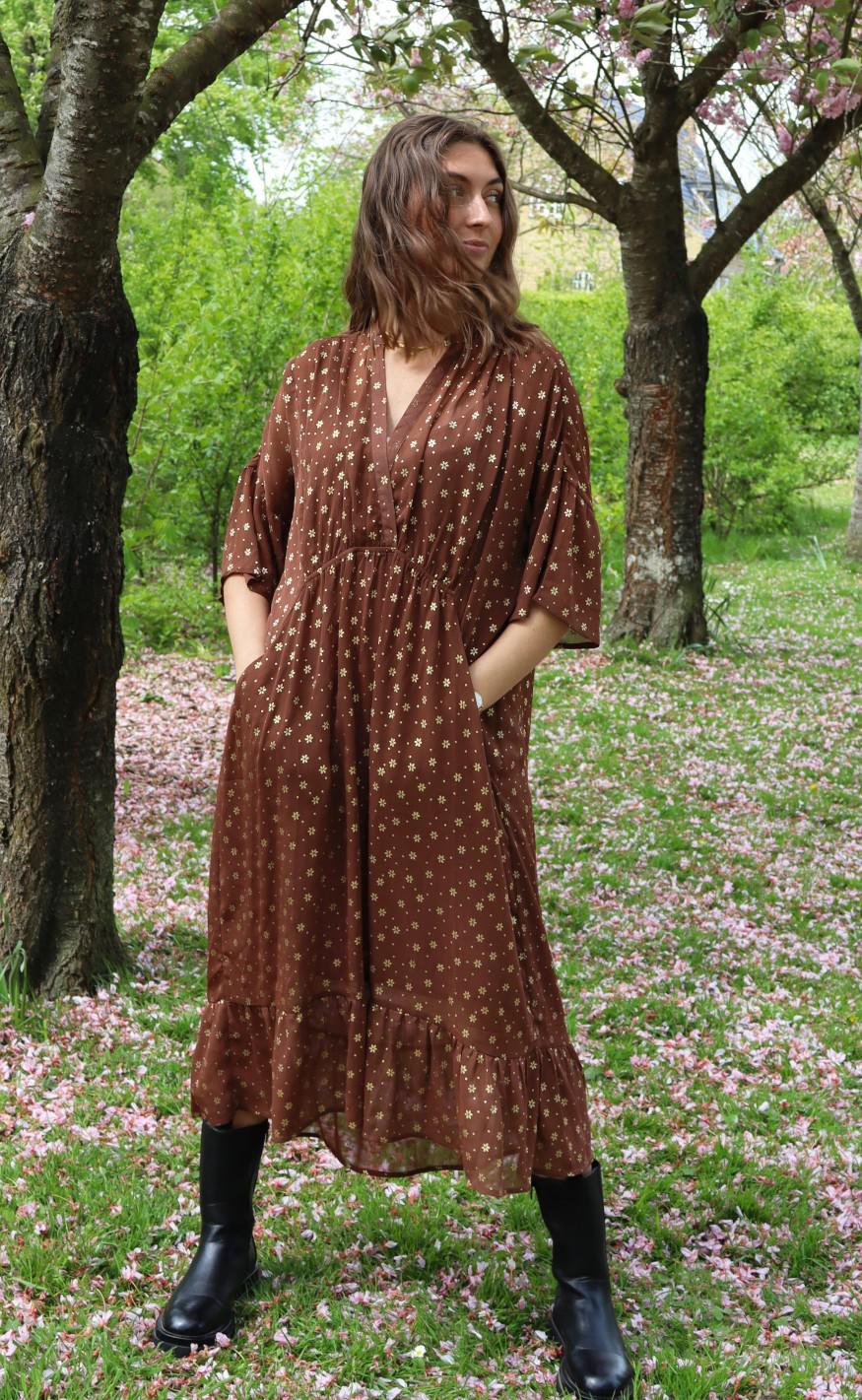 Liberte Kjole - Karoline - Brown Gold Flower