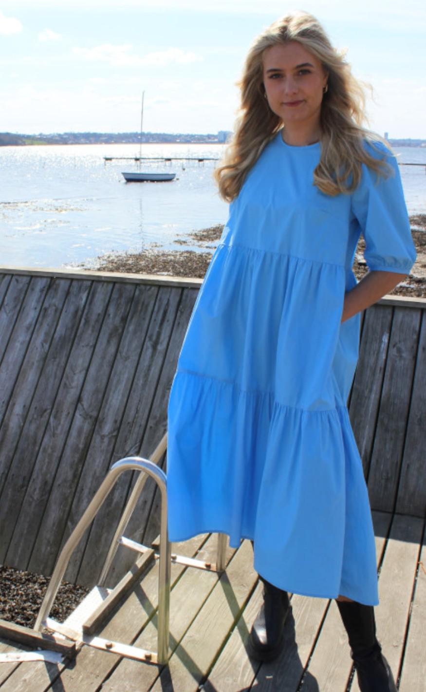 Liberte Kjole - Vallie - Sky Blue