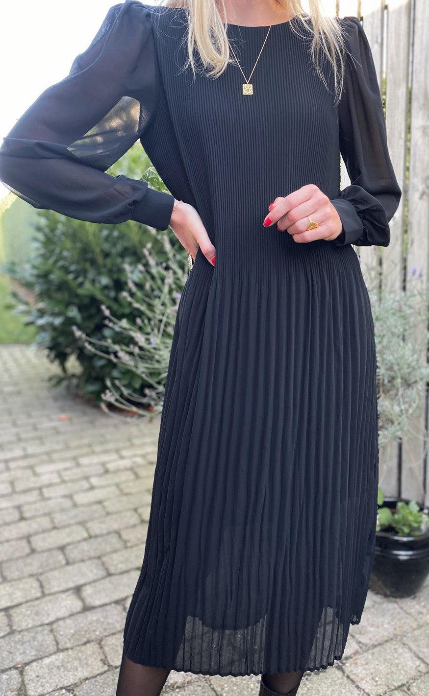 Love & Divine Kjole - Love516-2 - Black