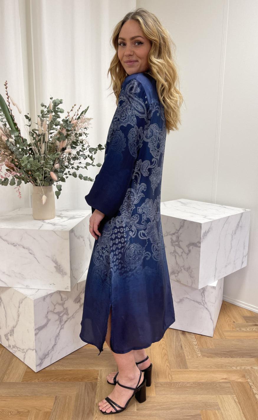 Marta Du Chateau Kjole - 5400 - Bluescuro Print