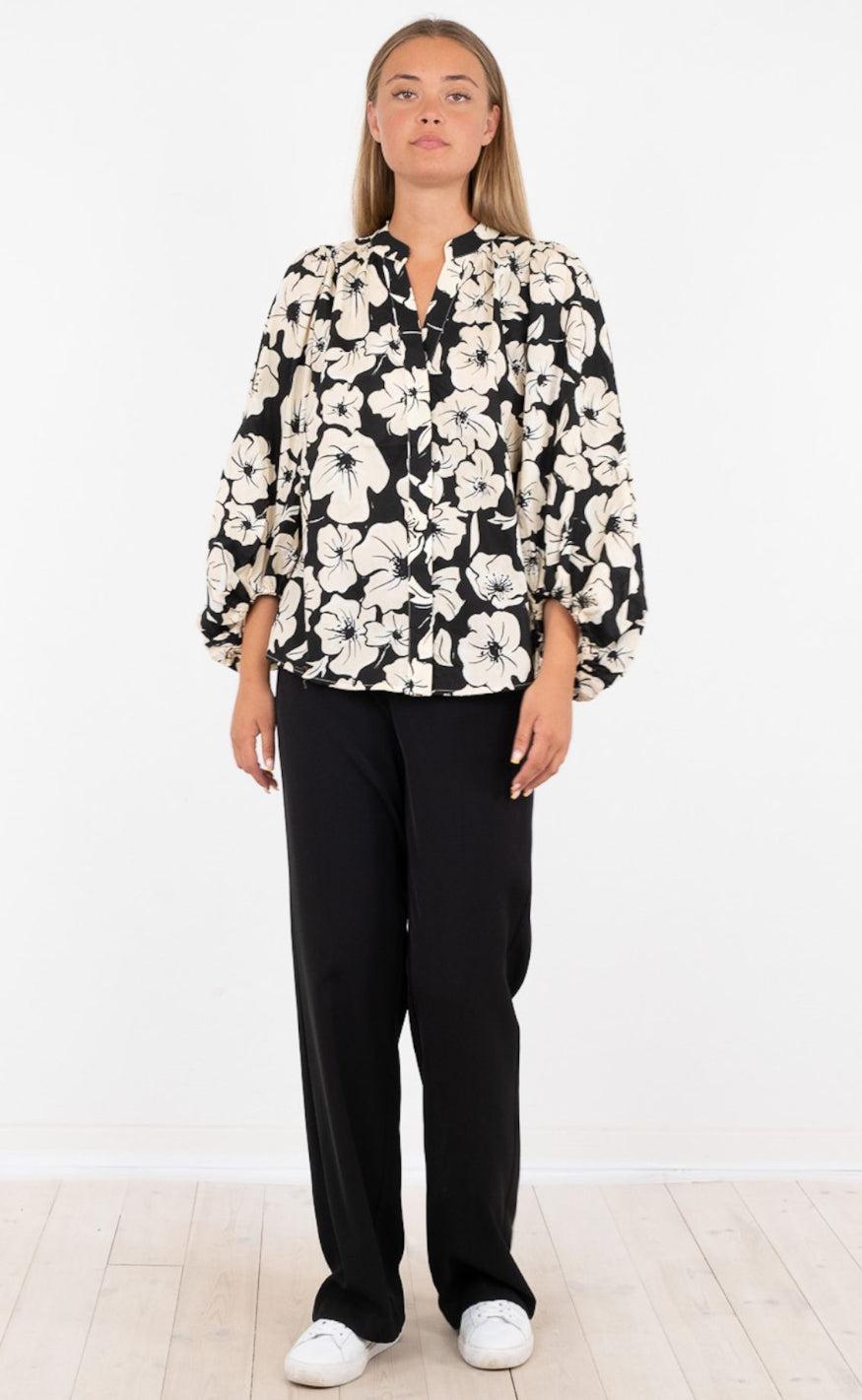 Neo Noir Bluse - Nara Arty Flower - Black