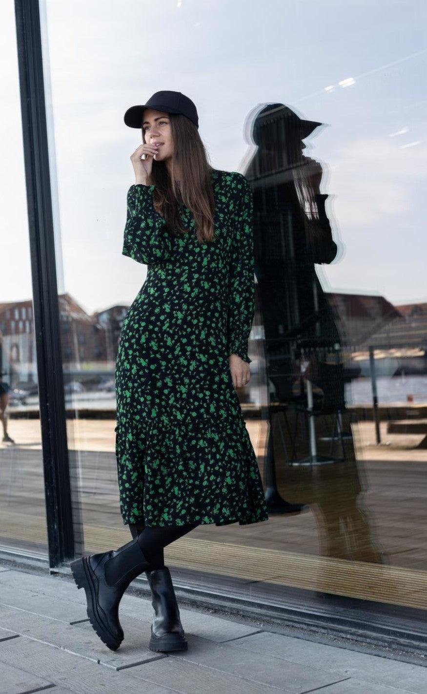 Neo Noir Kjole - Vika Shade - Green Flower
