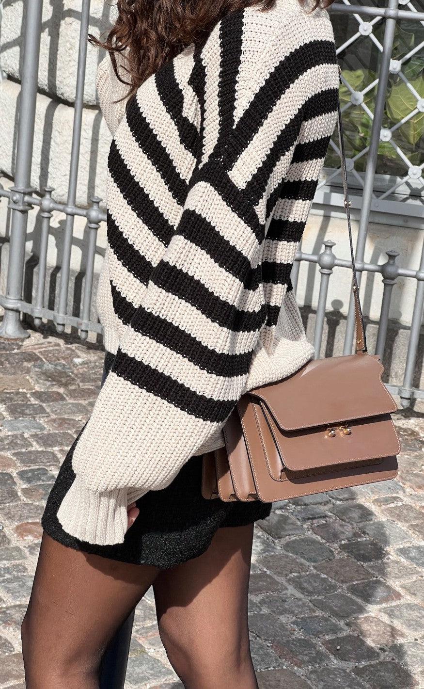 Neo Noir Sweater - Dakota - Black