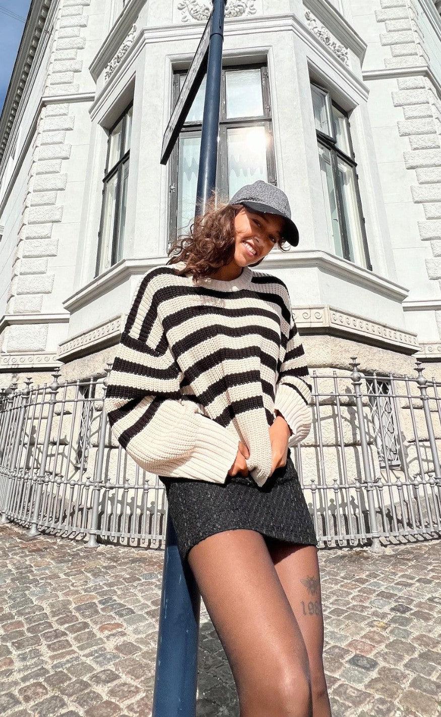 Neo Noir Sweater - Dakota - Black