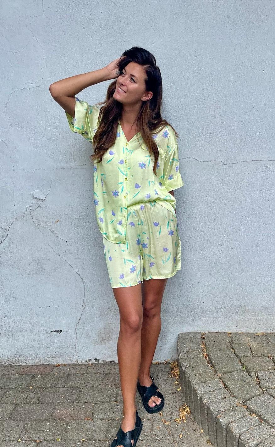 Noella Shorts - Micha - Offwhite w. Flowers