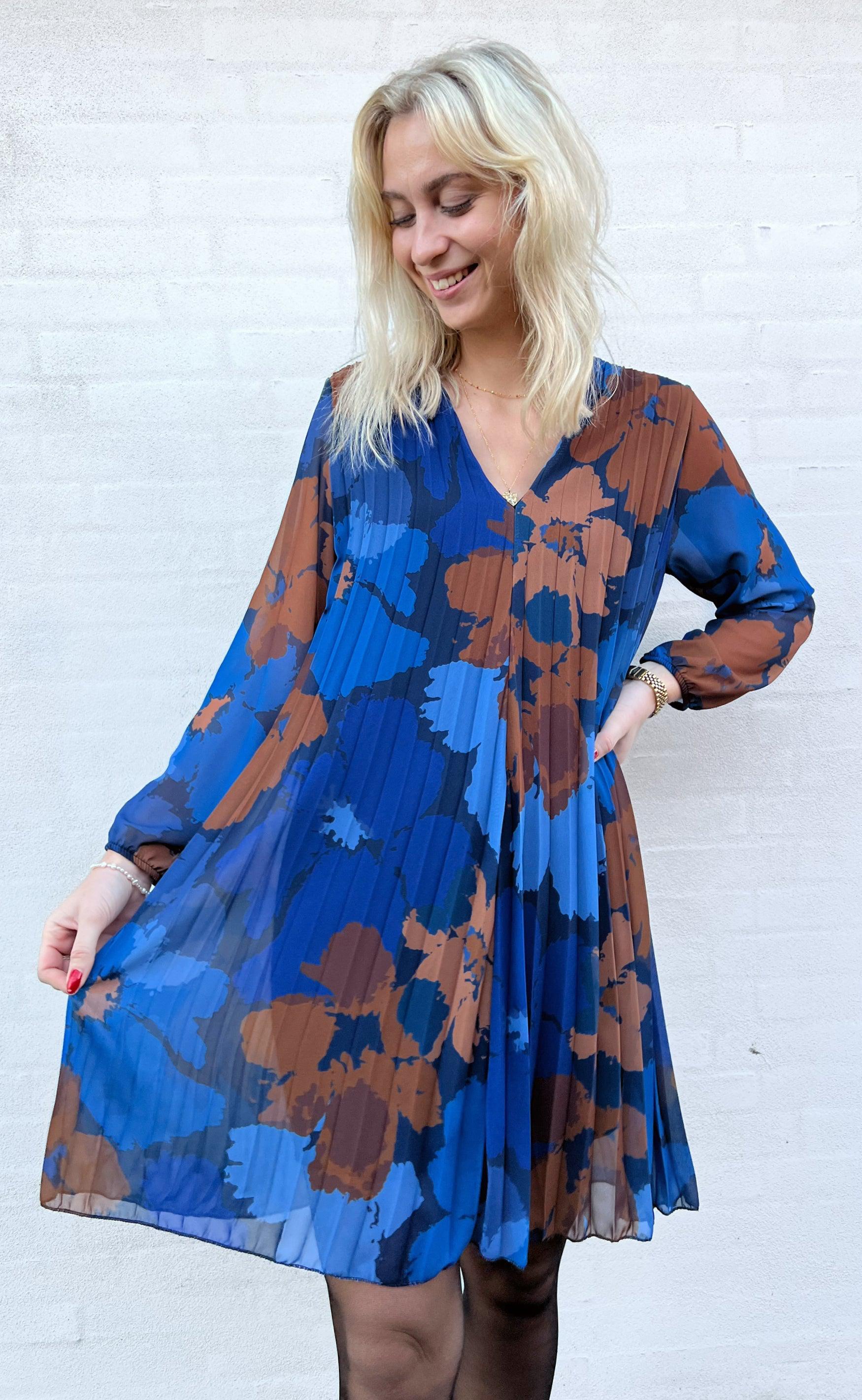 Say INA Copenhagen Kjole - Alba Plisse - Blue/Brown Flower