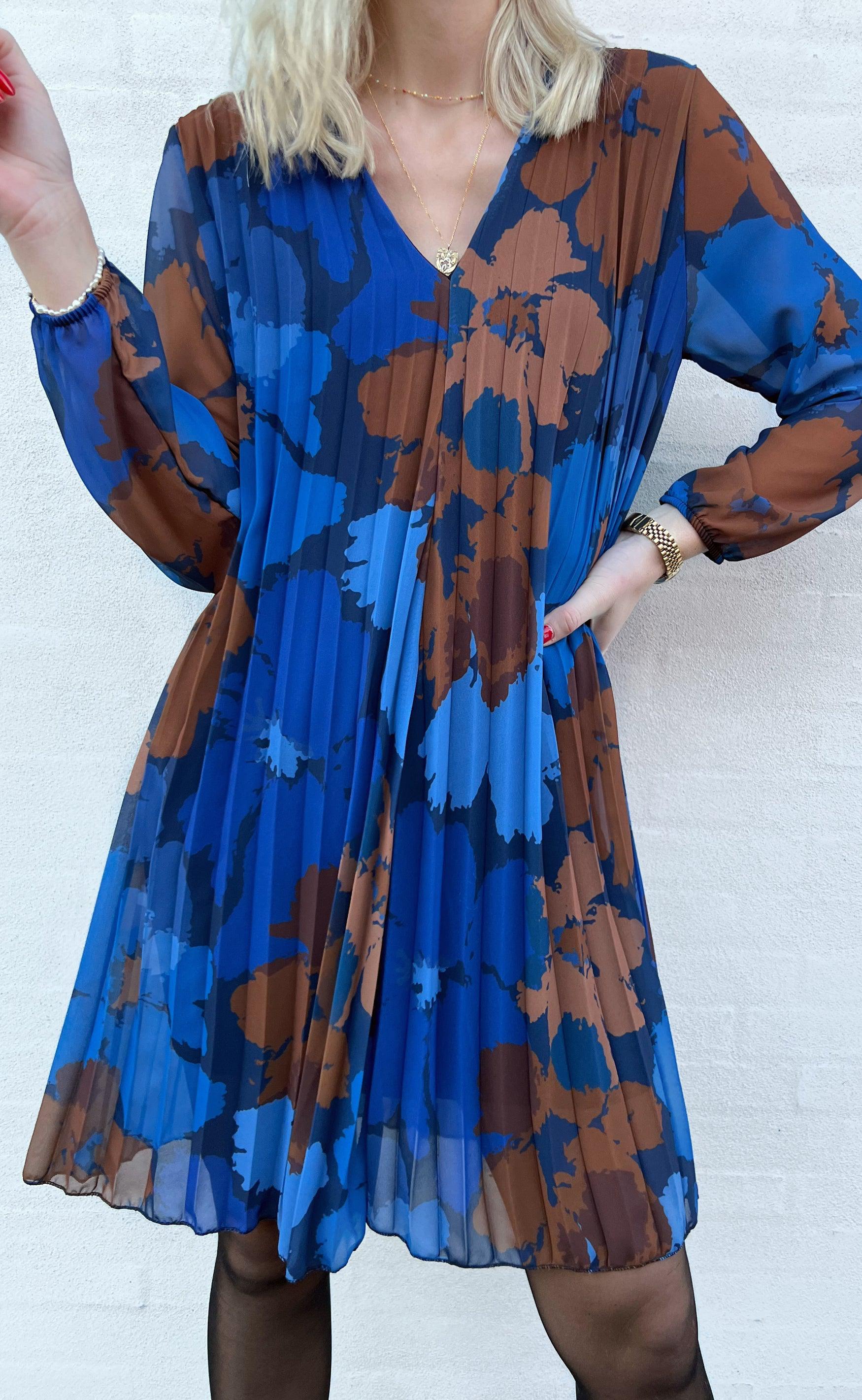 Say INA Copenhagen Kjole - Alba Plisse - Blue/Brown Flower
