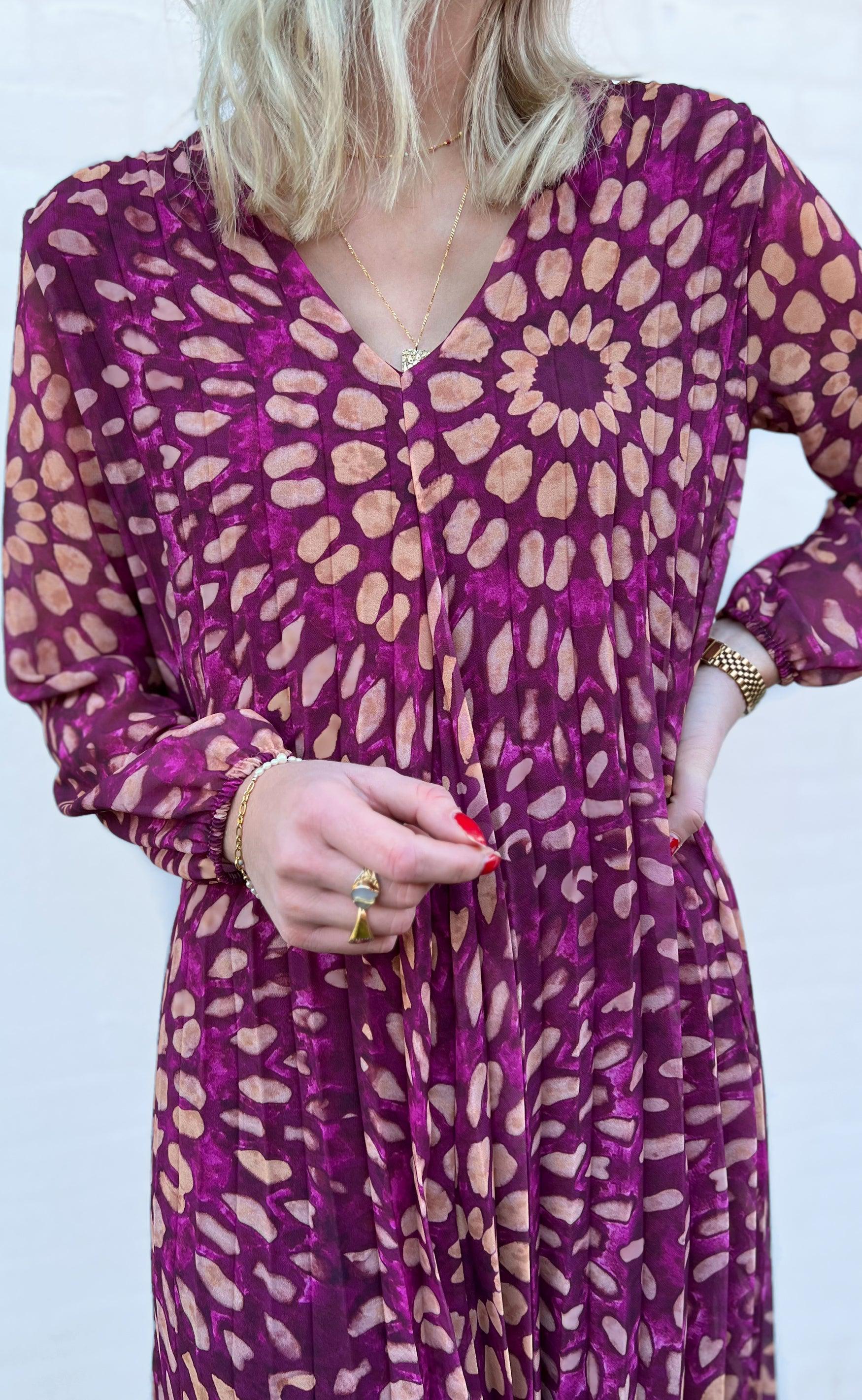 Say INA Copenhagen Kjole - Aya Plisse - Rosy / Camel