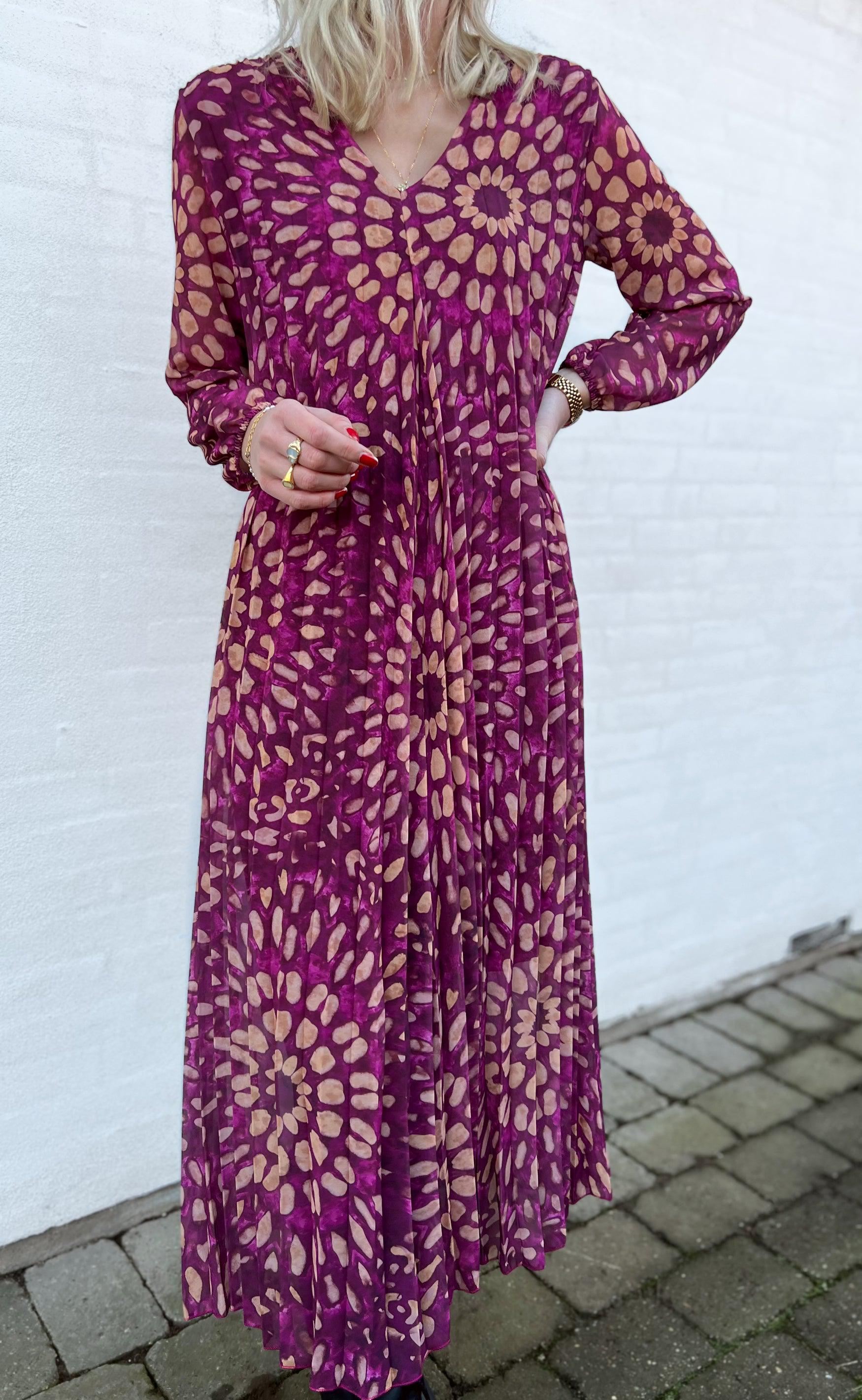 Say INA Copenhagen Kjole - Aya Plisse - Rosy / Camel