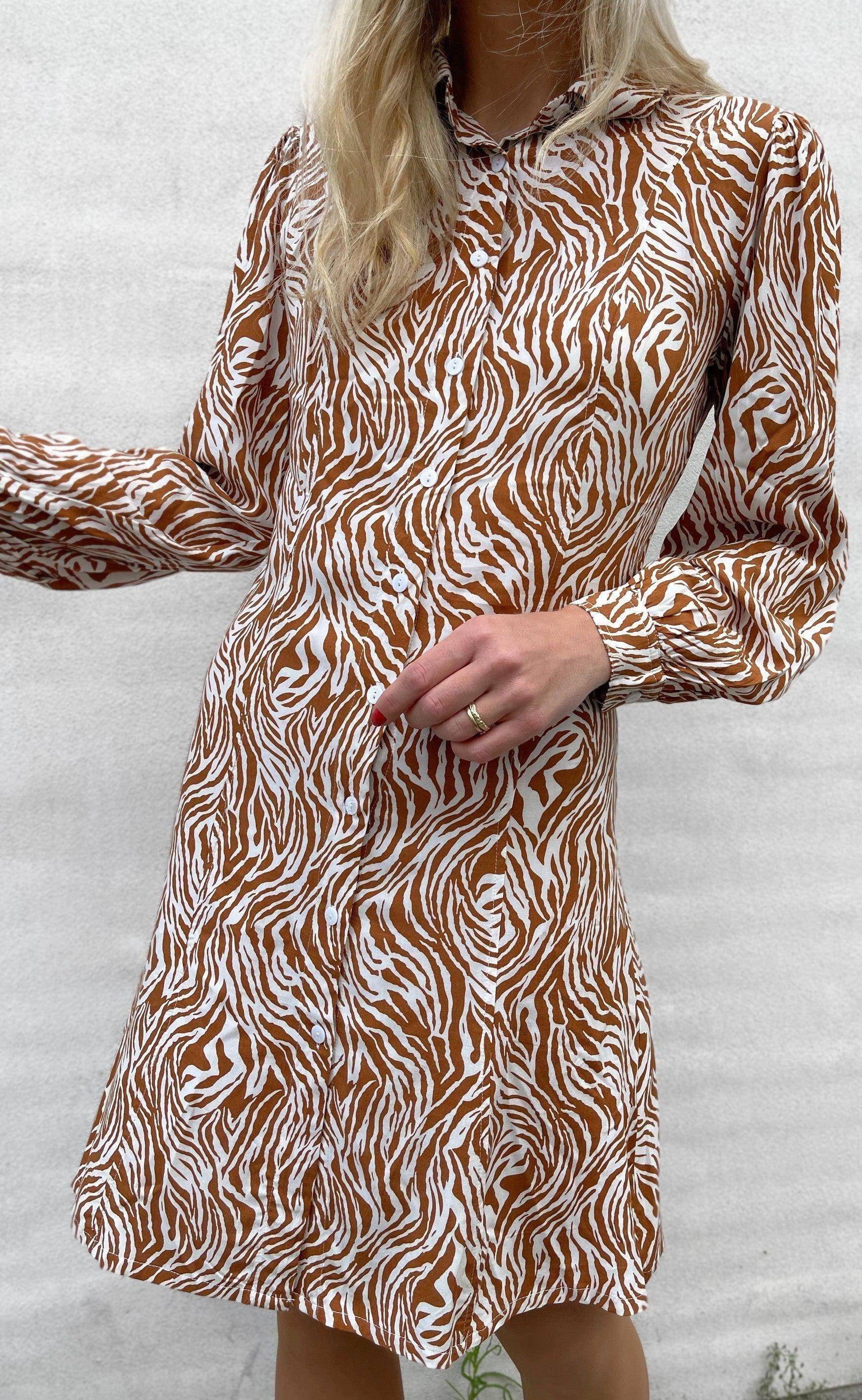 Say INA Copenhagen Kjole - Emma - White / Brown Zebra