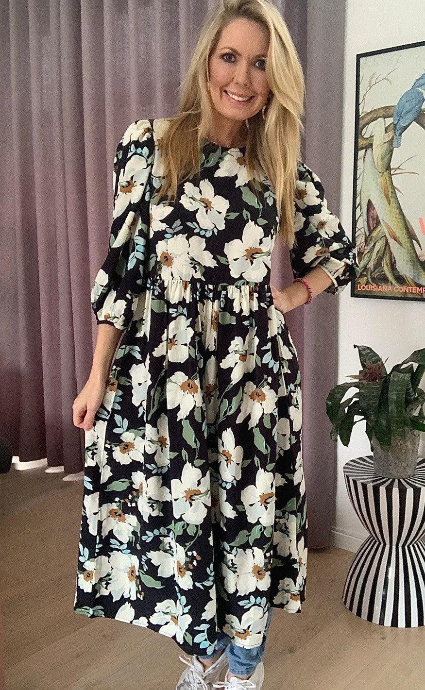 VILA Kjole - Pay - Black w. flowers
