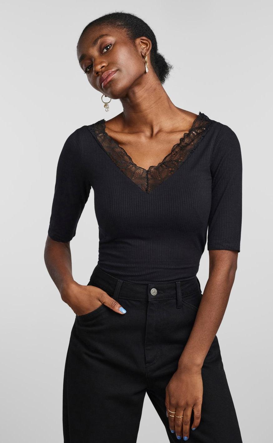 YAS T-shirt - Elle V-Neck - Black