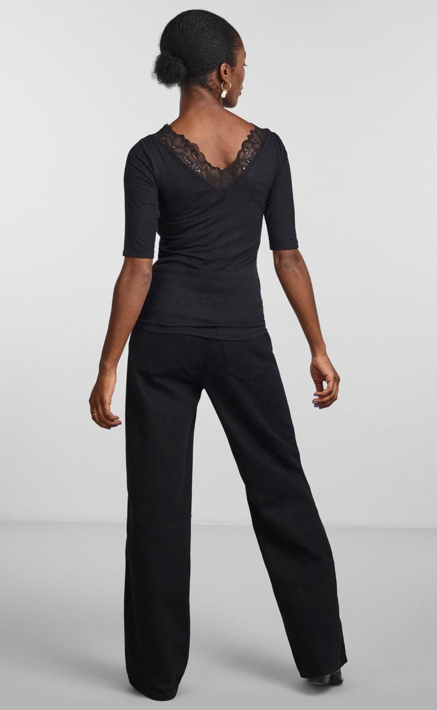YAS T-shirt - Elle V-Neck - Black